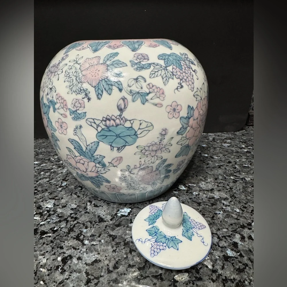 Vintage 9.5” Large Chinoiserie Light Blue & White, Pink Floral Temple Ginger Jar - Picture 4 of 7